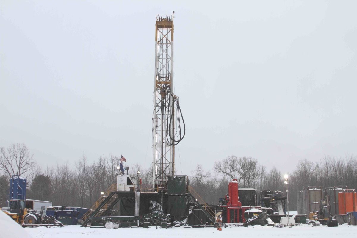 منصة حفر داخل إحدى آبار النفط والغاز الأميركية