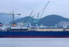 Photo of شحنة غاز مسال نادرة تمرّ من البحر الأحمر.. أين تتجه؟