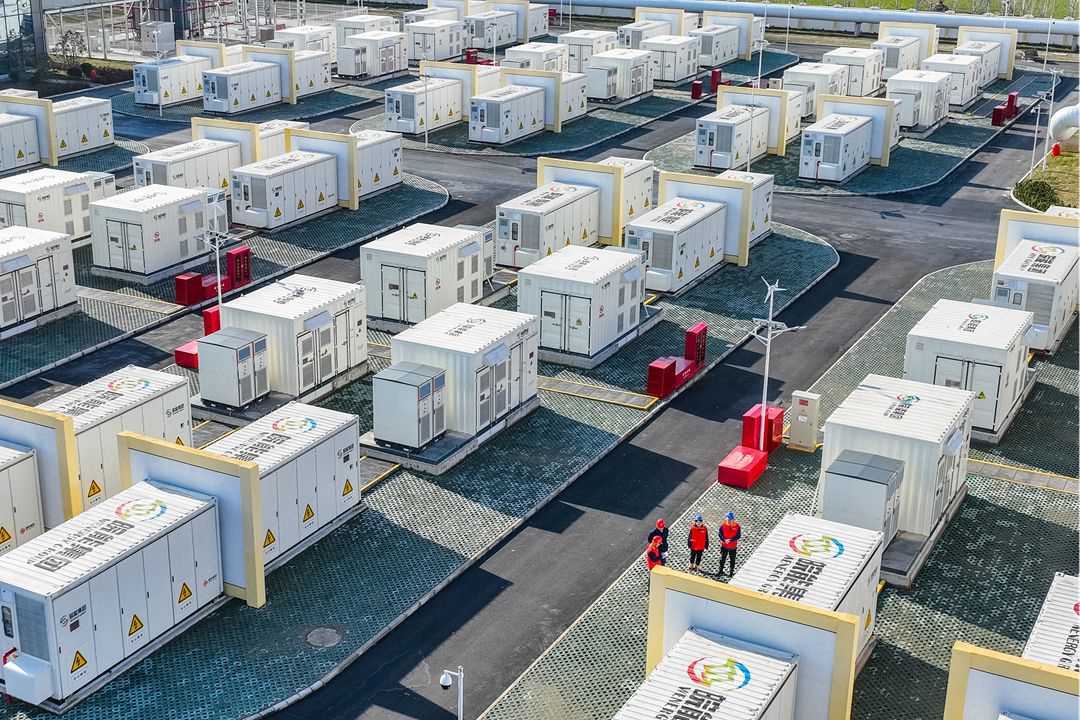 الصين تقود استثمارات بطاريات تخزين الكهرباء العالمية