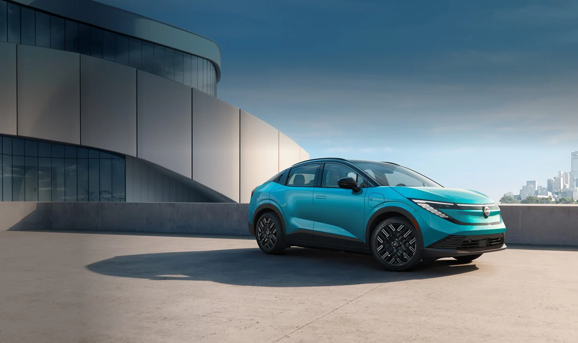 سيارة نيسان ليف الكهربائية