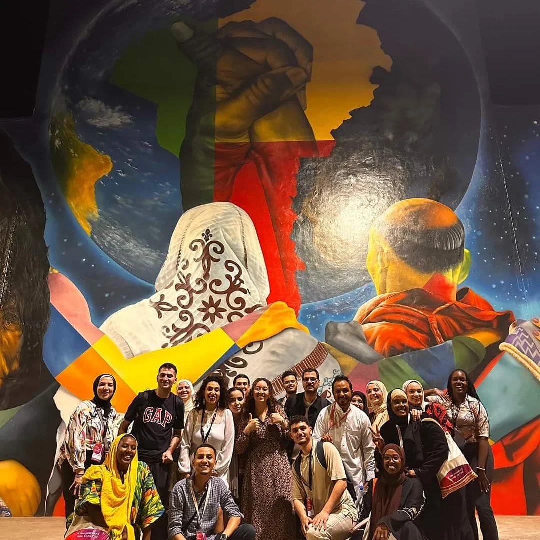 الشباب المشاركون في مبادرة المختبرات المتنقلة للطاقة الشمسية في الأردن