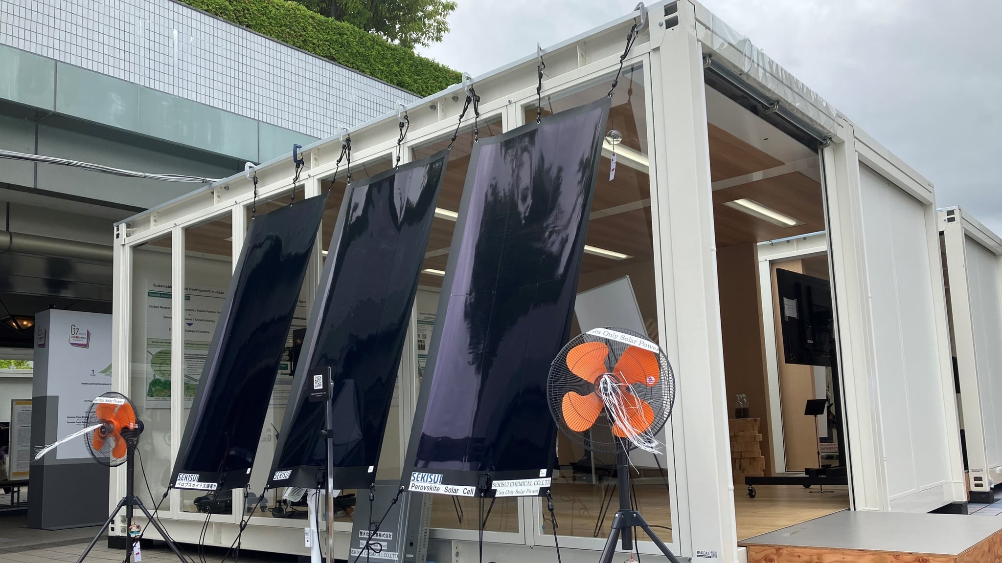 خلايا البيروفسكايت الشمسية في اليابان