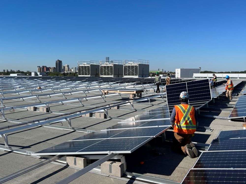 تركيبات شمسية على الأسطح