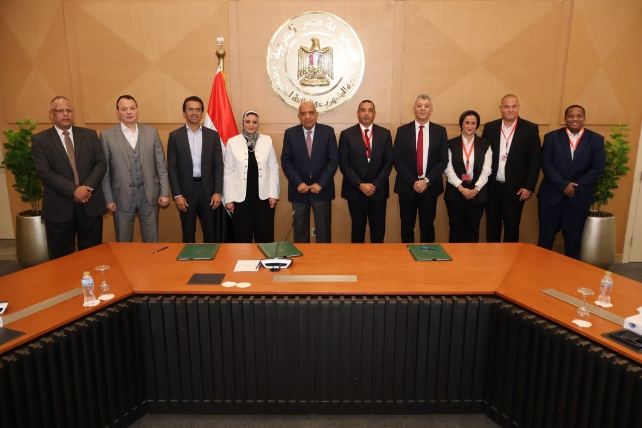 جانب من توقيع الاتفاقيتين