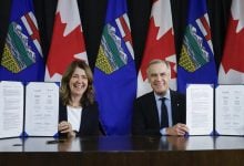 Photo of اتفاقية طاقة في كندا تلغي سياسات المناخ.. ووزير البيئة يستقيل