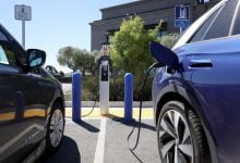 Photo of هل انبعاثات السيارات الكهربائية أقل من التقليدية؟.. دراسة تكشف مفارقة أول عامين