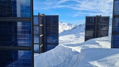 Photo of ألواح شمسية تقاوم تراكم الثلوج على الجبال