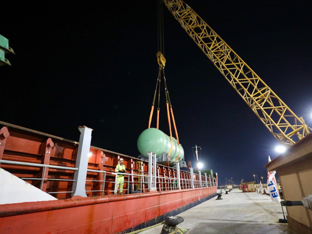 وصول وعاء ضغط المفاعل لمحطة الضبعة للطاقة النووية في مصر