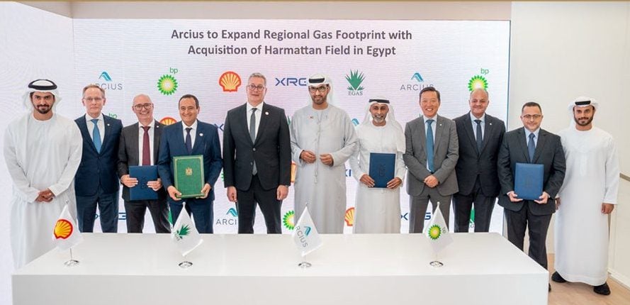 من مراسم توقيع صفقة الاستحواذ على حقل هارمتان- الصورة من وزارة البترول (5 نوفمبر 2025)