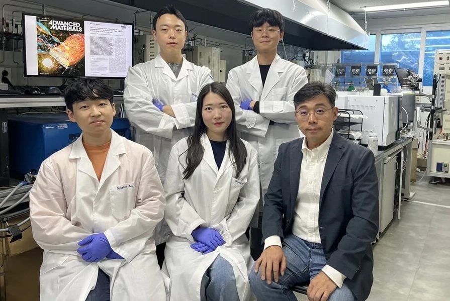 فريق البحث من قسم الهندسة الميكانيكية في معهد كوريا المتقدم للعلوم والتقنية