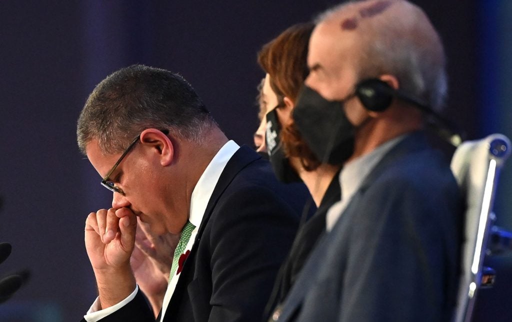 رئيس قمة المناخ كوب 26 ألوك شارما في الجلسة الختامية