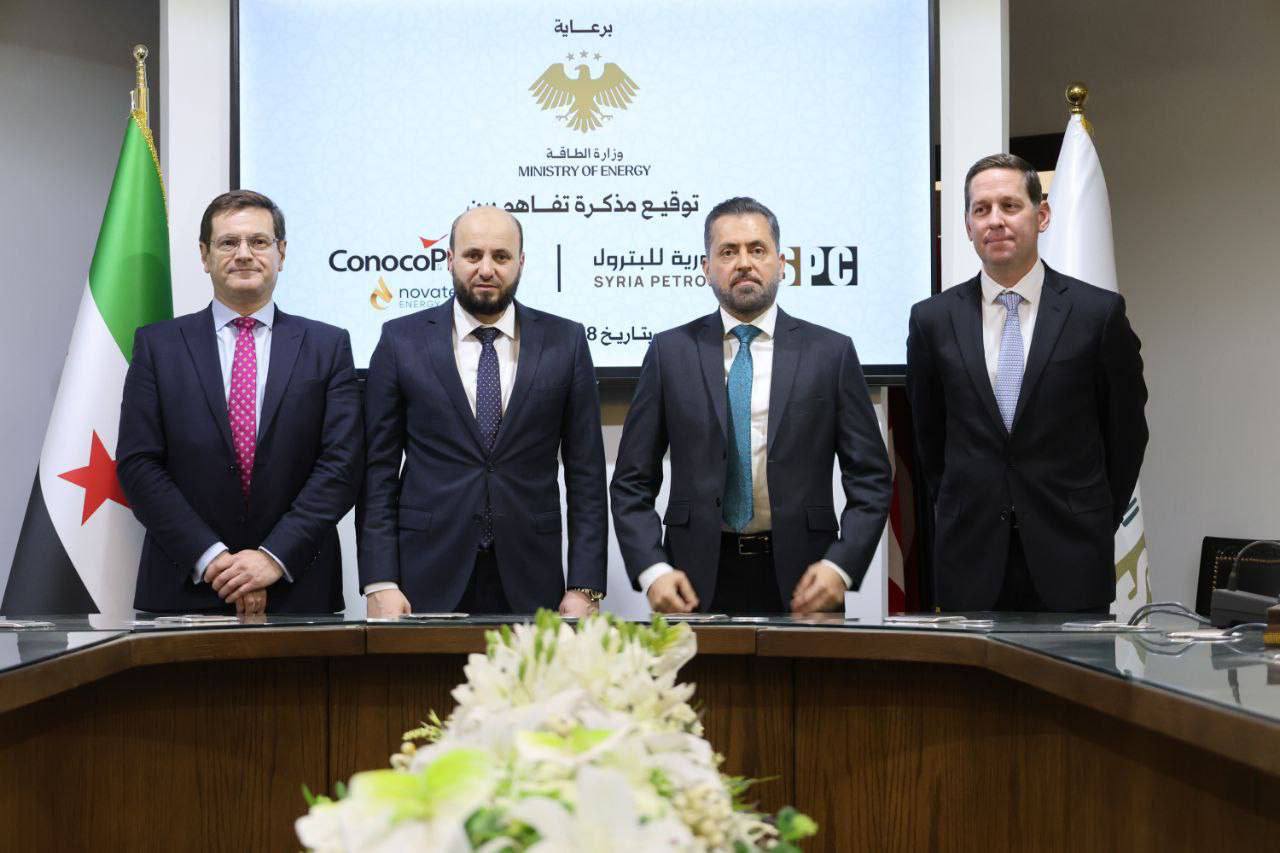 من مراسم توقيع الاتفاقية مع كونوكو فيليبس