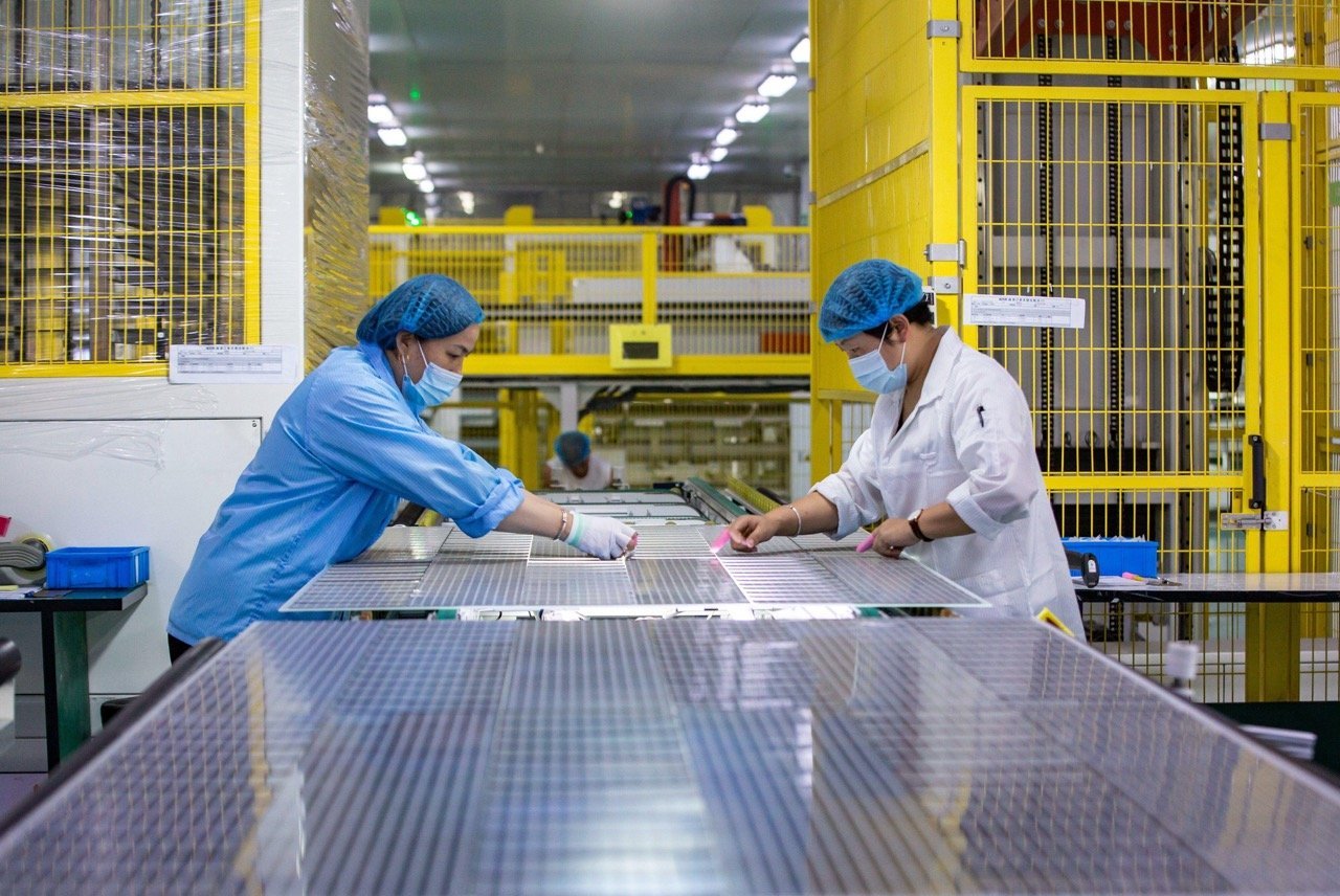 تصنيع مكونات الطاقة الشمسية في الصين