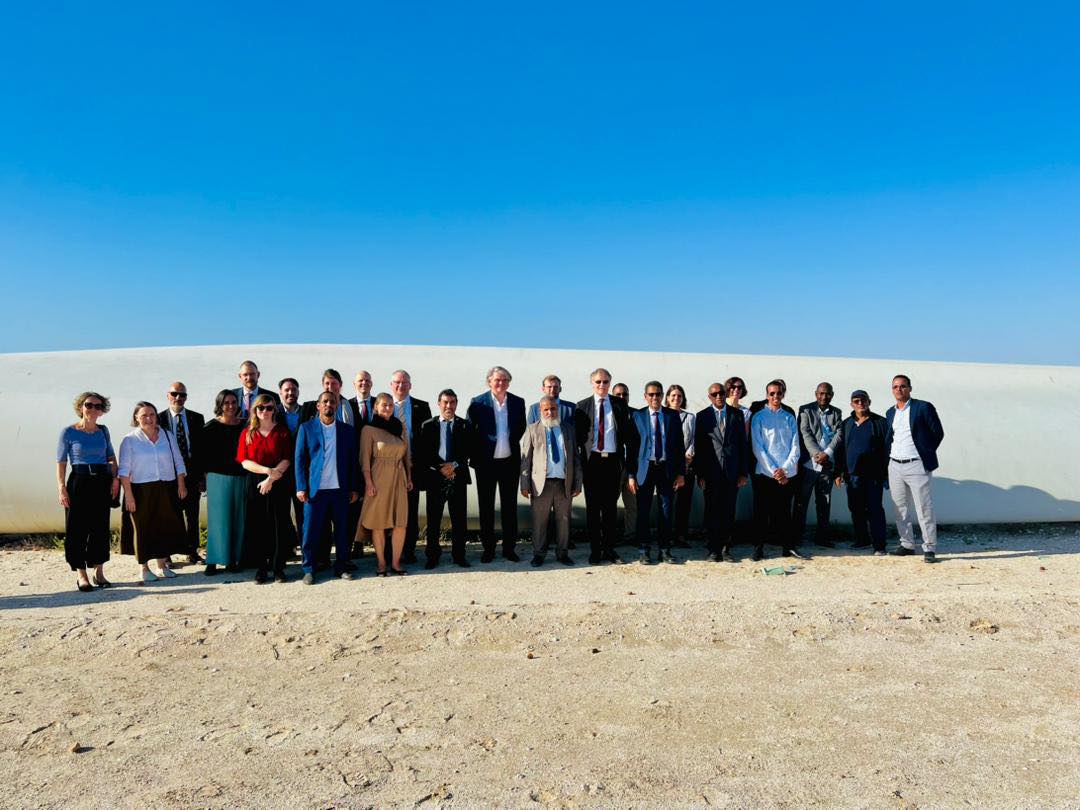 وفد الشركة الألمانية يتفقد مشروع طاقة الرياح في نواكشوط