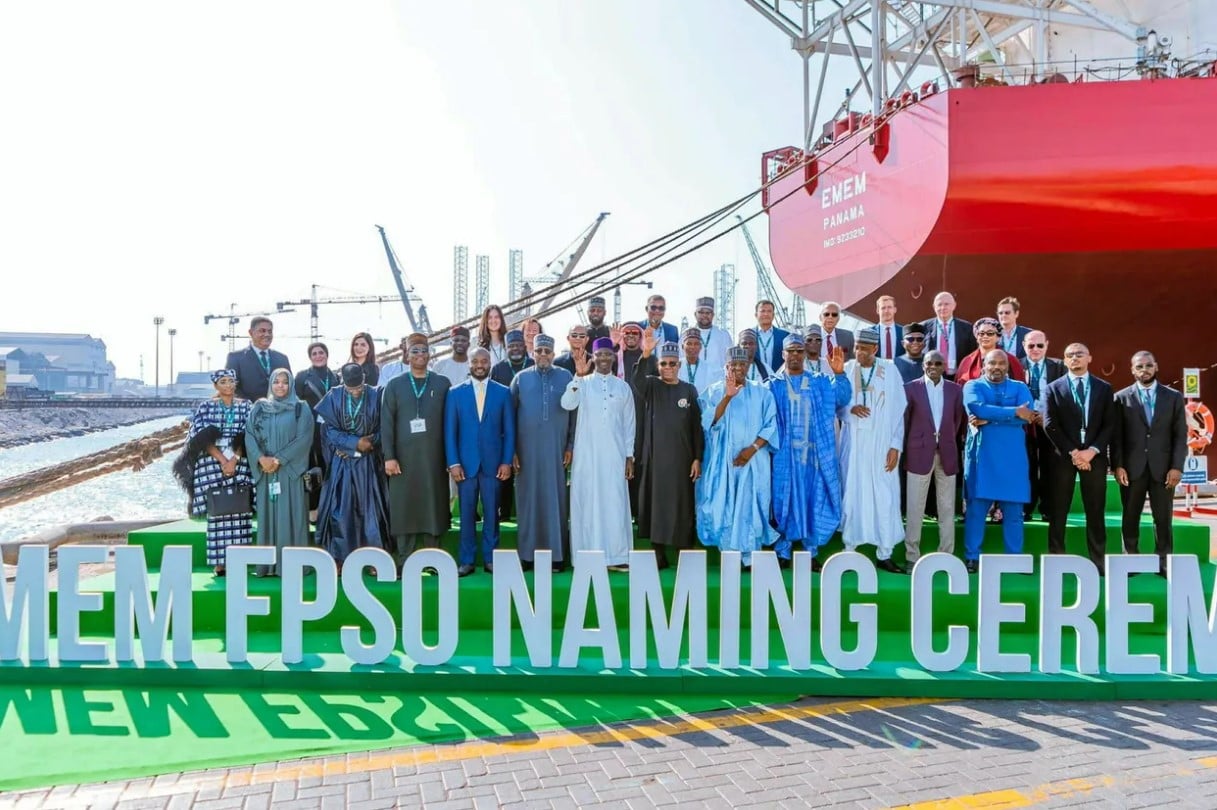 حفل تسمية الوحدة إيميم قبل عام 