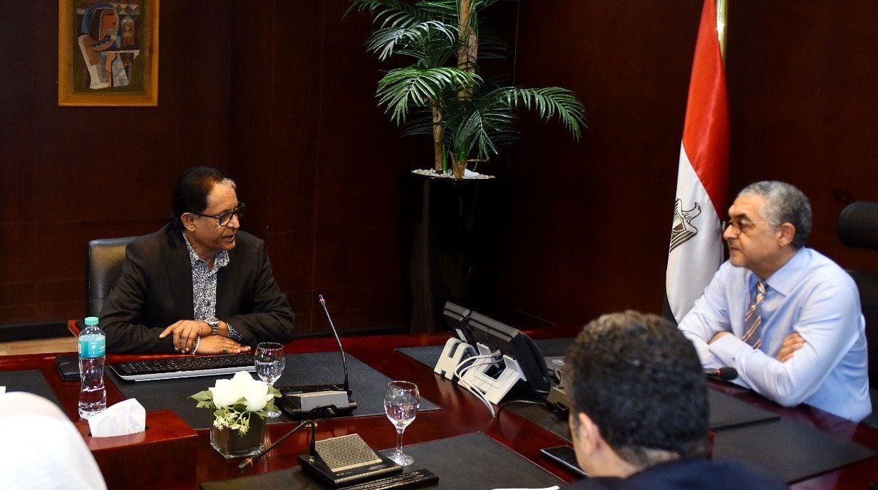 جانب من لقاء رئيس الهيئة العامة للاستثمار ووفد الشركة السنغافورية