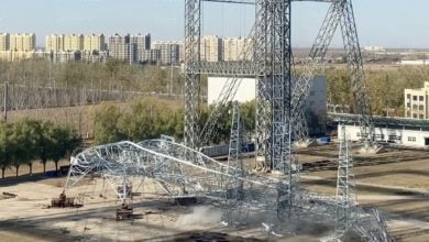 Photo of شركة تحتفل بانهيار برج نقل كهرباء.. ما القصة؟ (فيديو)