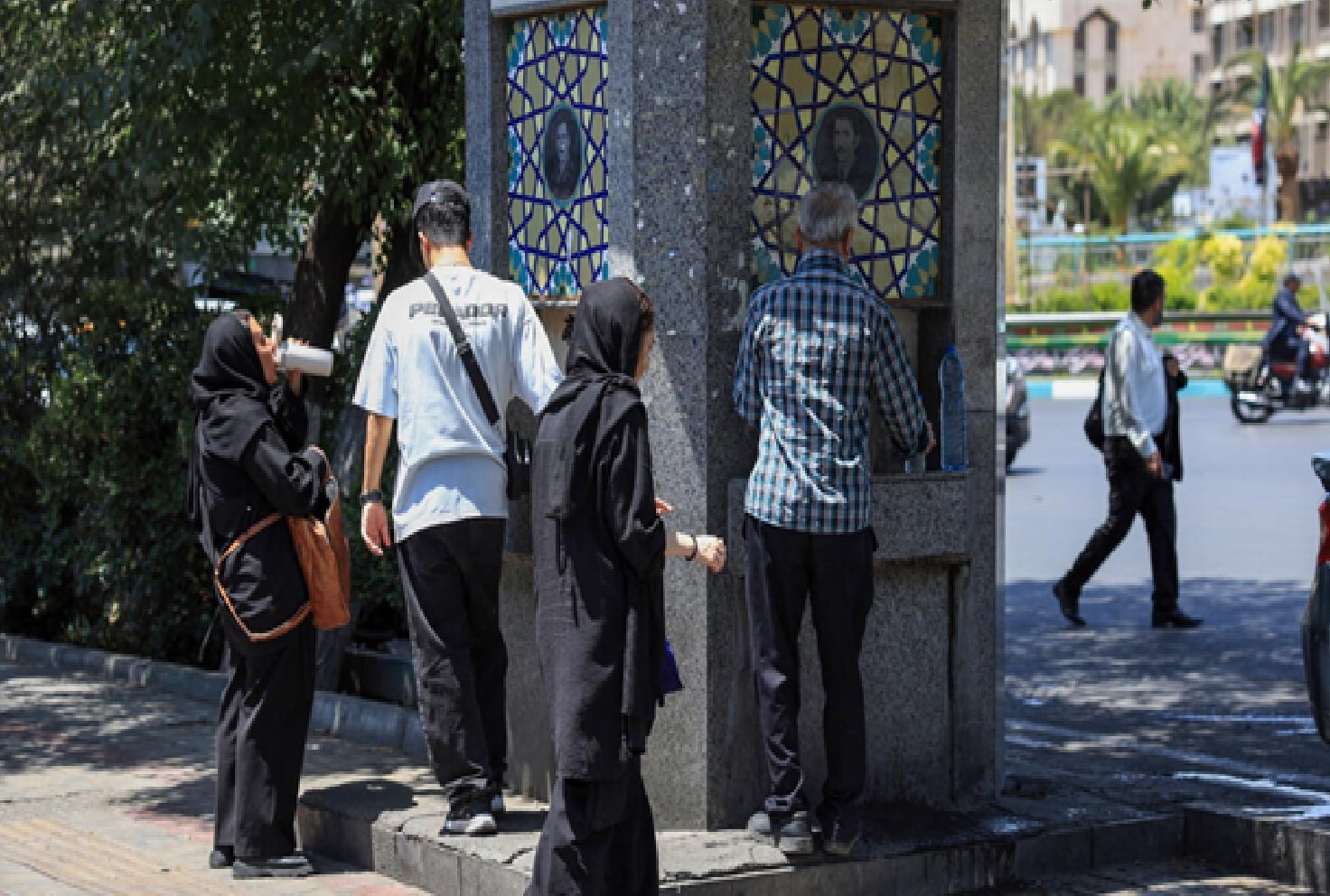 صانبير الماء العامة في أحد شوارع طهران