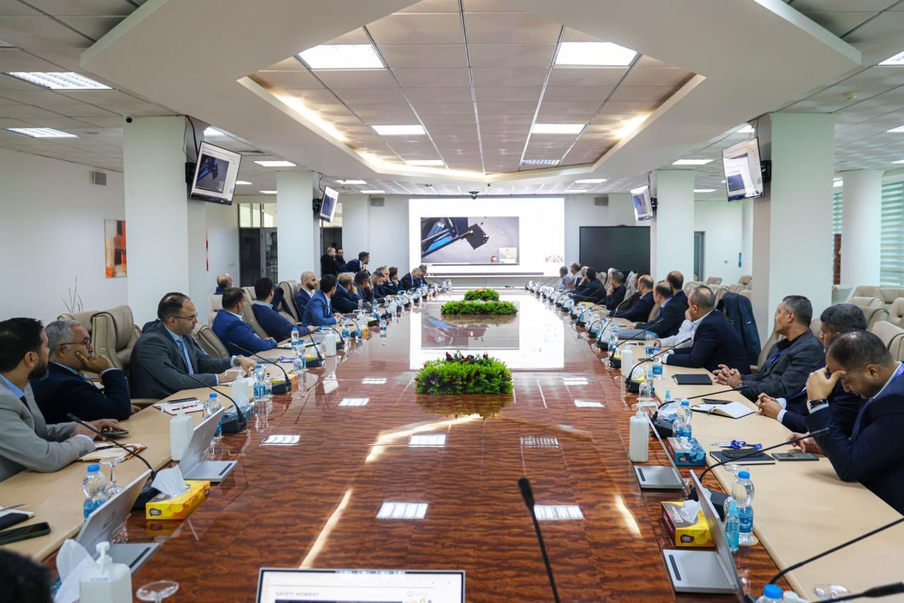 جانب من مناقشة خطوات حفر أول بئر استكشافية بالمياه العميقة في ليبيا