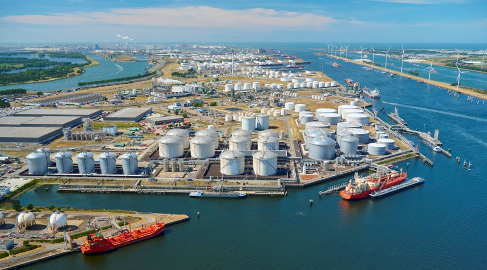 ميناء روتردام لواردات الأمونيا