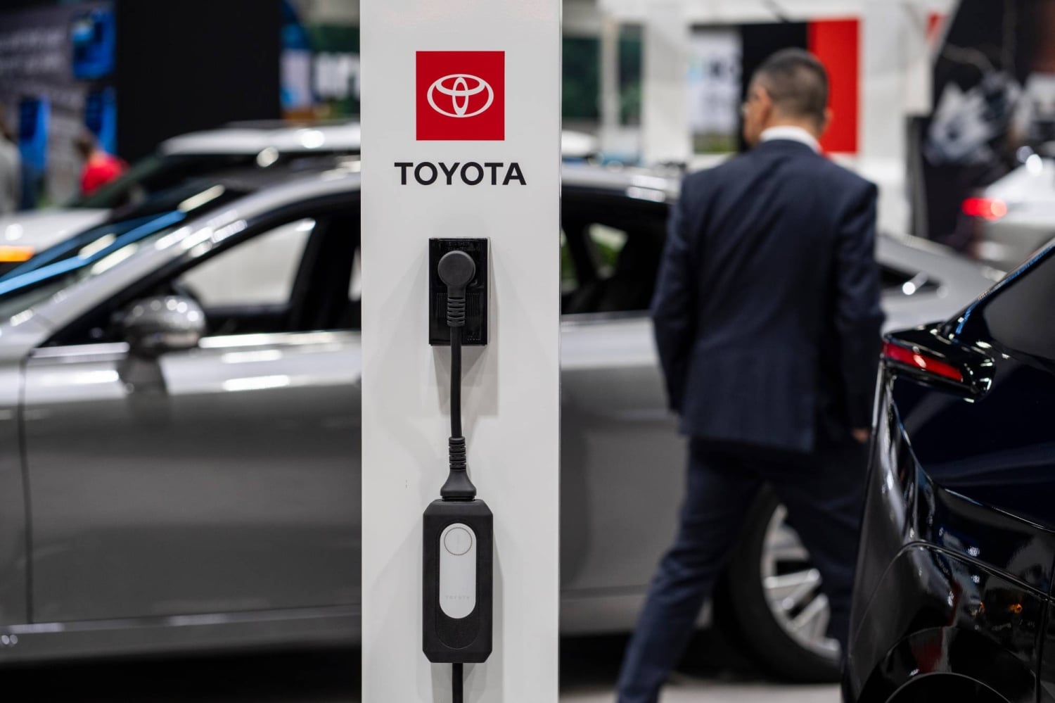 محطة شحن سيارات كهربائية تابعة لشركة تويوتا اليابانية 