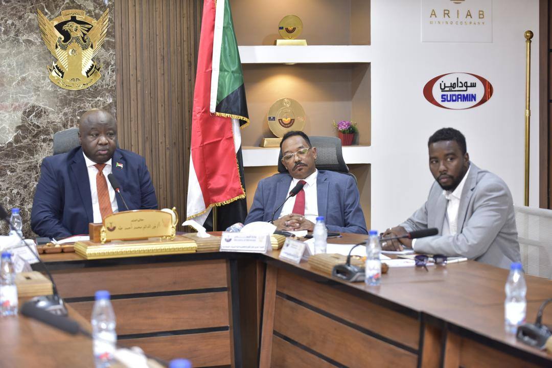 جانب من اجتماع الشركة السودانية للموارد المعدنية المحدودة - الصورة من حساب الشركة على فيسبوك