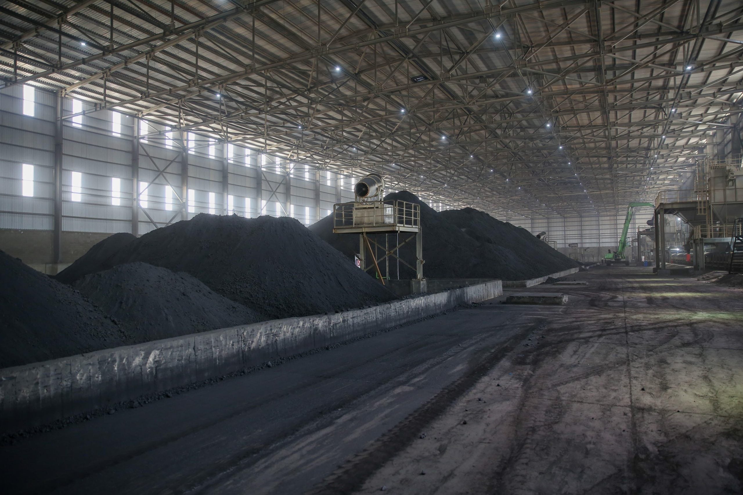 تصدير أول شحنة من فحم البترول المكلس- الصورة من وزارة قطاع الأعمال المصرية