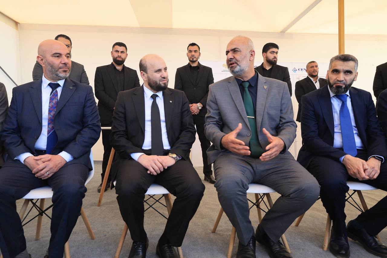 من مراسم وضع حجر أساس محطة كهرباء في ديز الزور- الصورة من وزارة الطاقة السورية (2 ديسمبر 2025)