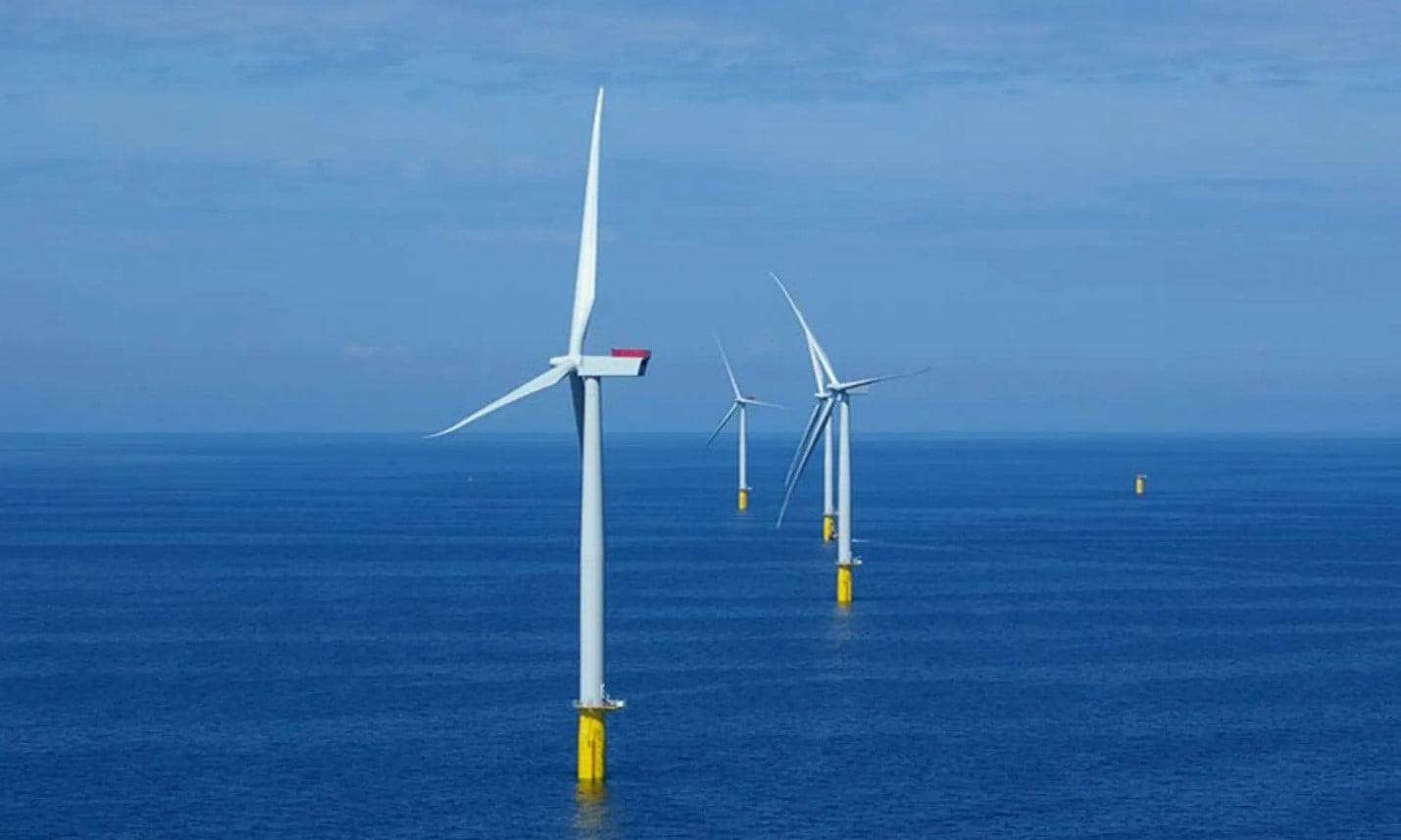 مجموعة توربينات رياح عائمة