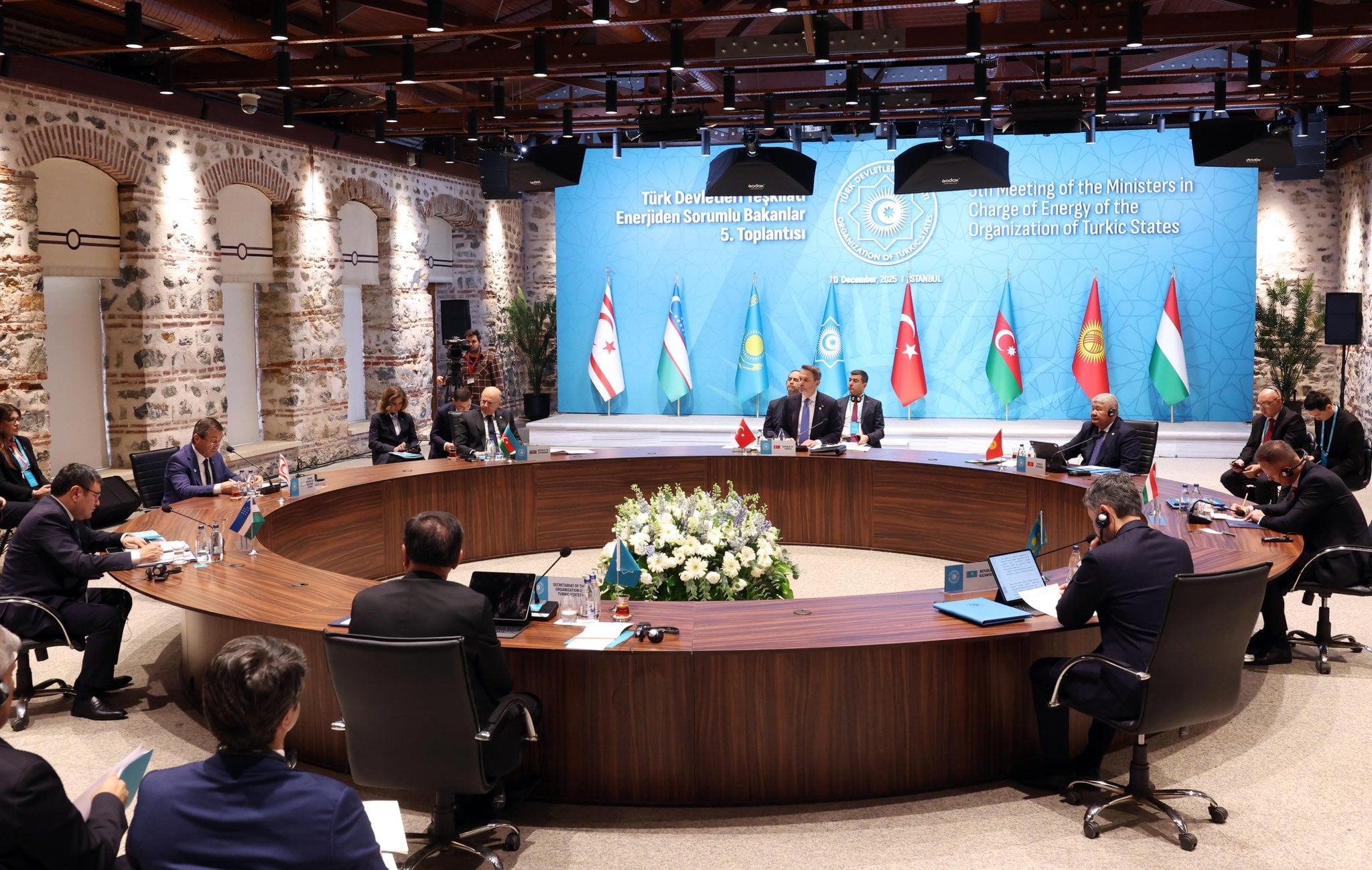 جانب من اجتماع وزراء الطاقة في رابطة الدول الناطقة بالتركية