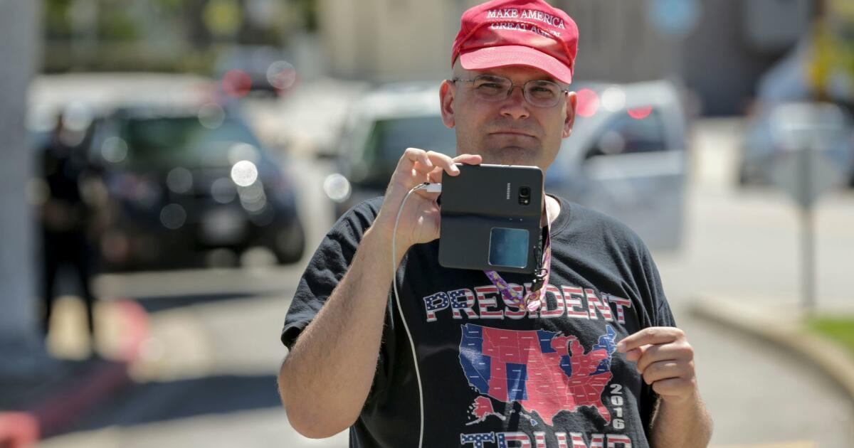 المدوّن الأميركي المهتم بالقضايا السياسية والثقافية آرثر شابر 