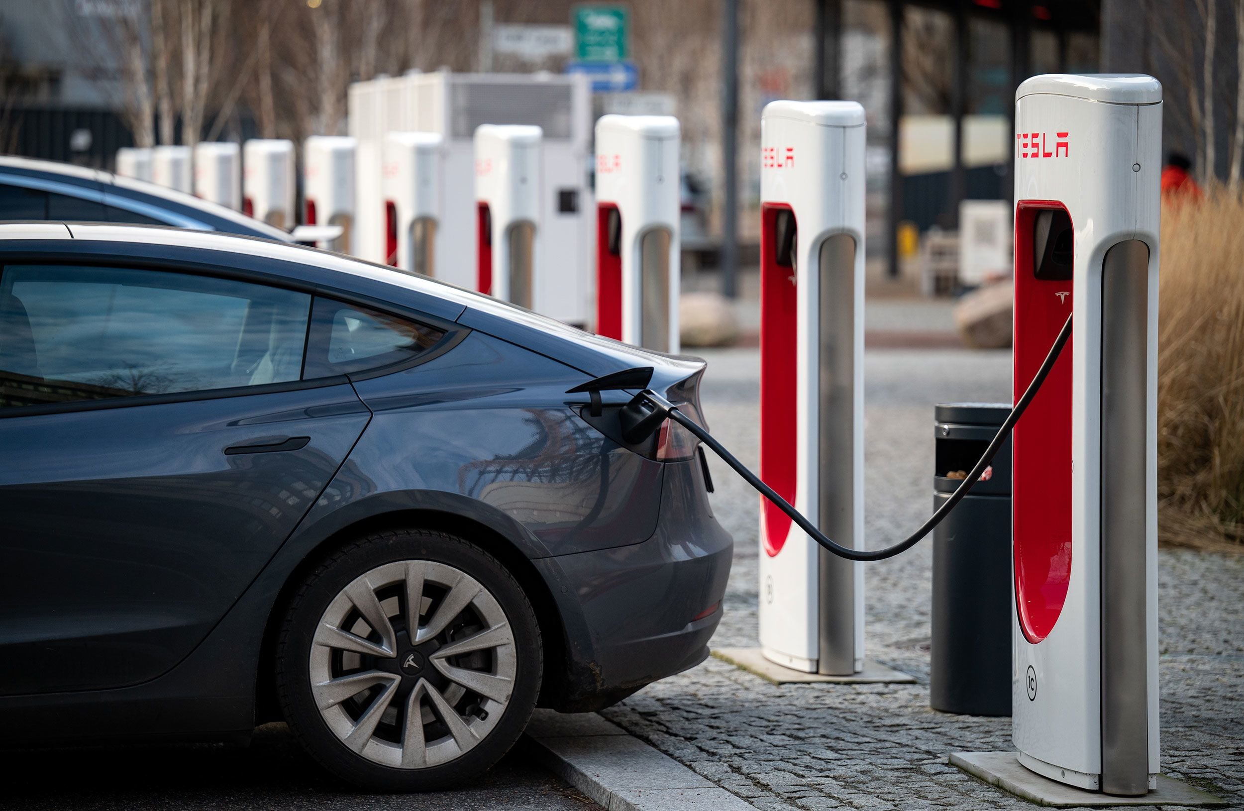 محطات شحن عامة تابعة لشركة تيسلا - الصورة من CNN