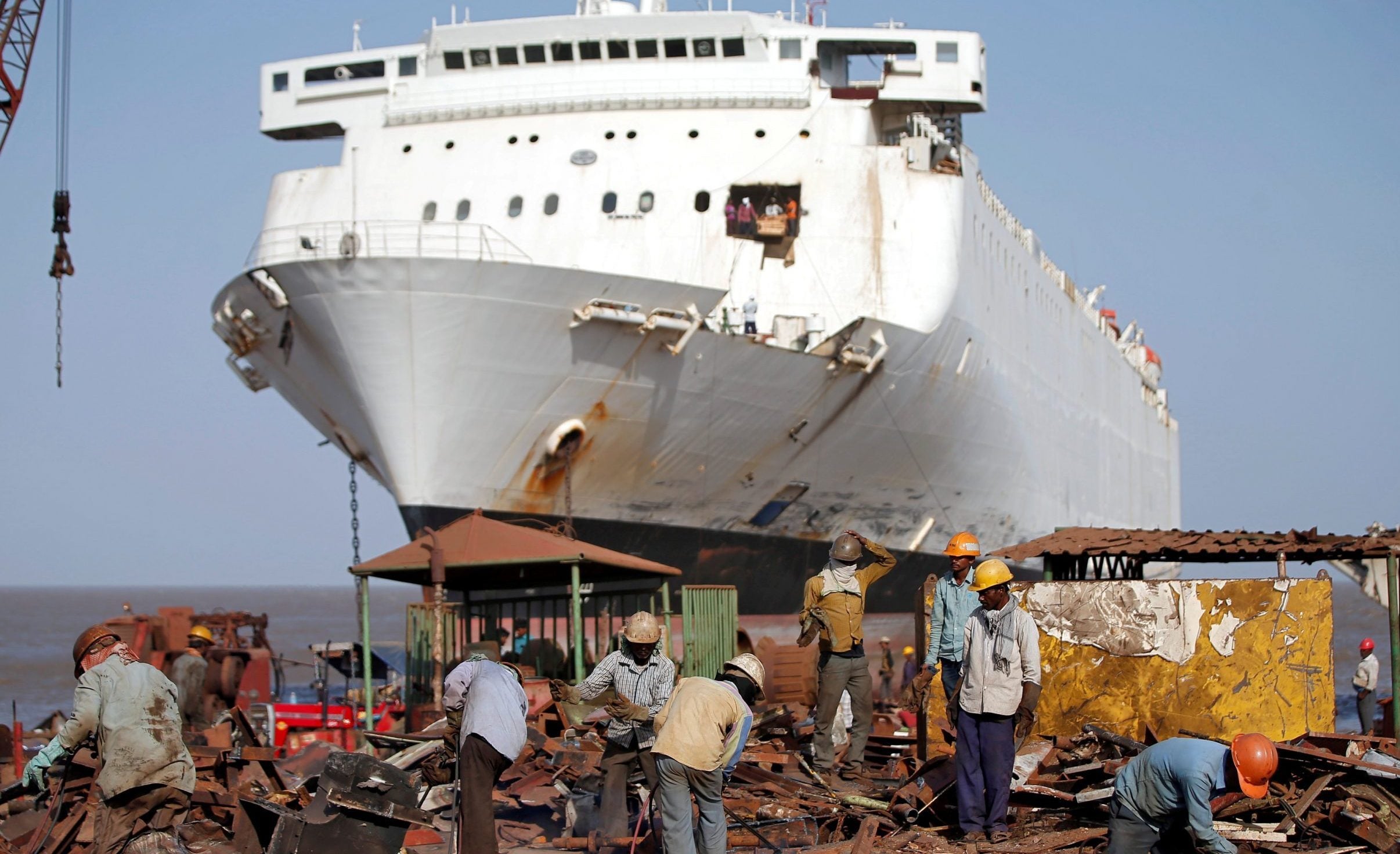 ناقلة نفط في ساحة خردة 
