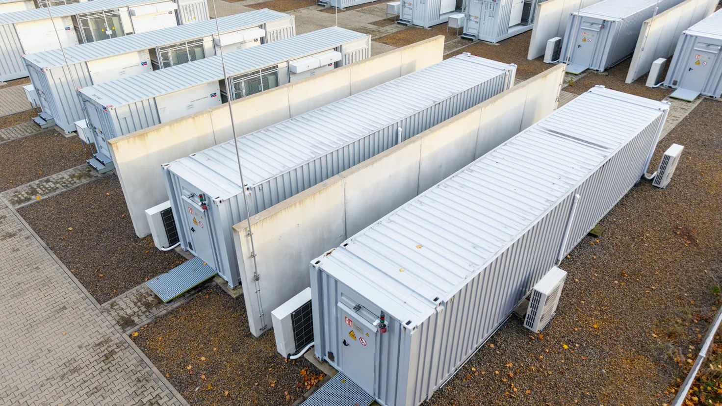 بطاريات تخزين الكهرباء