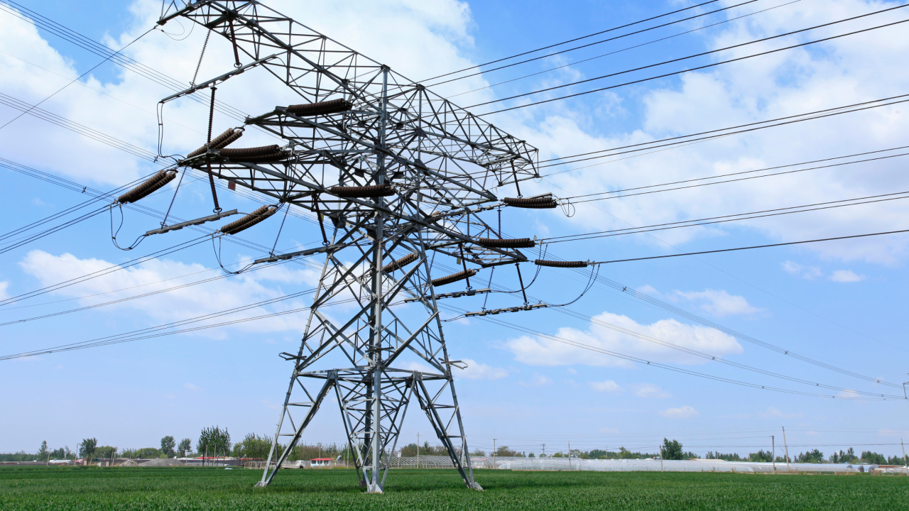 خطوط لنقل الكهرباء 