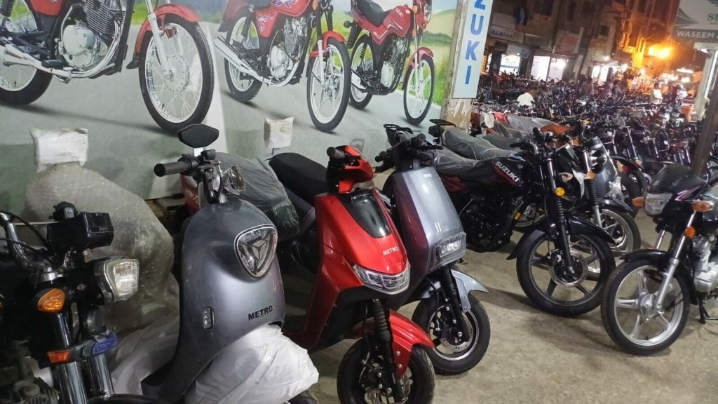 دراجات نارية ومركبات ثلاثية العجلات في باكستان