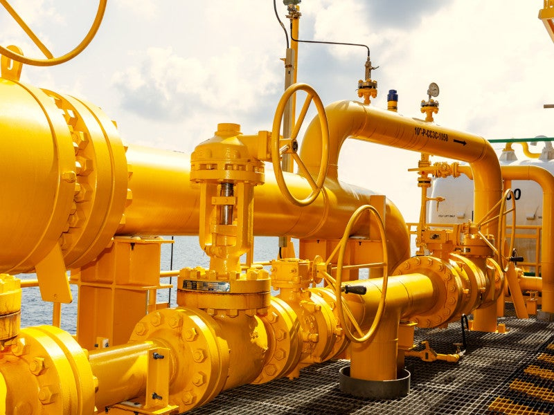 خطوط الأنابيب في حقل الجافورة