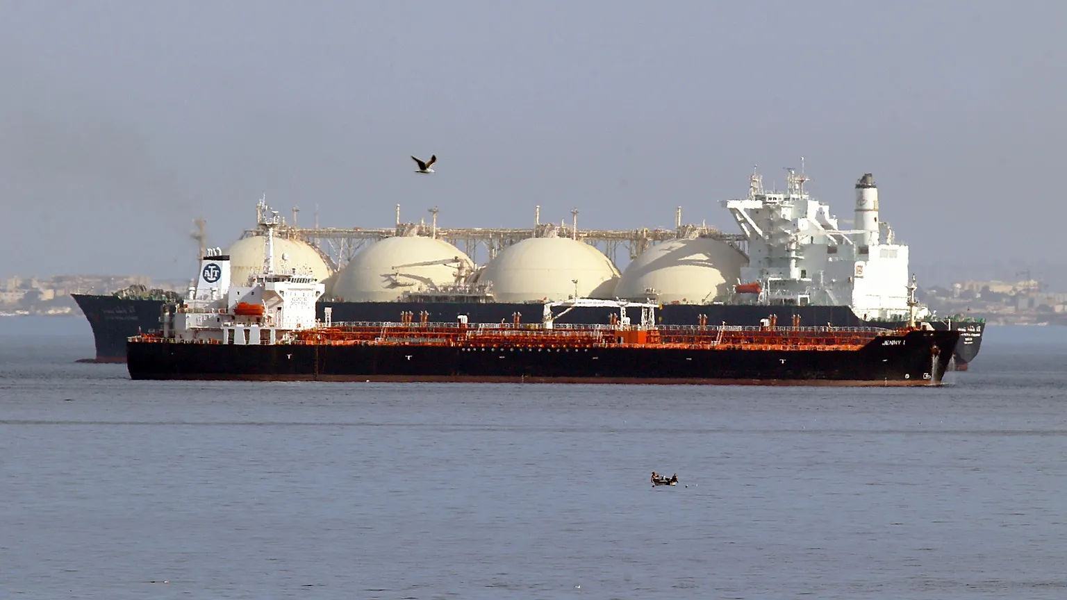 ناقلة غاز مسال إلى أوروبا