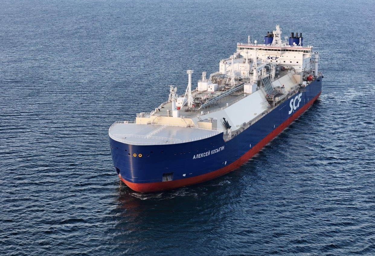 أول ناقلة غاز مسال روسية الصنع