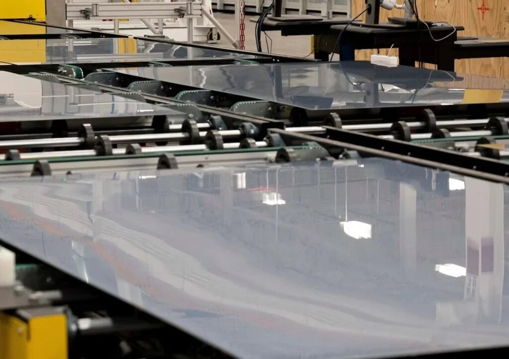 تصنيع مكونات خلايا البيروفسكايت الشمسية 