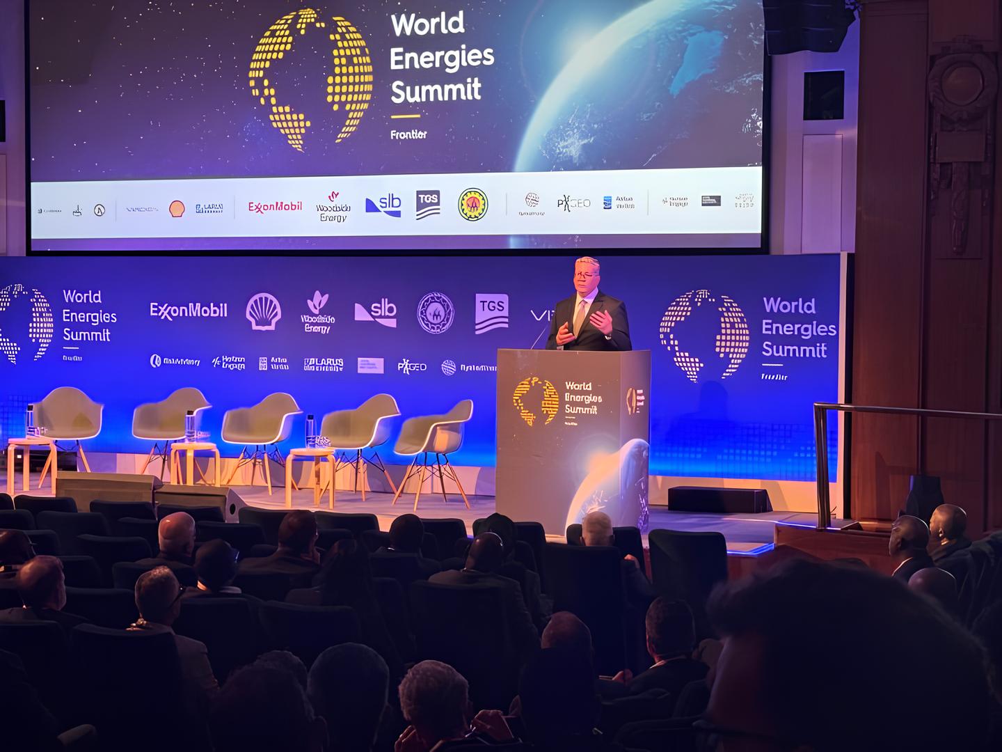 من مشاركة ​وزير البترول كريم بدوي فى القمة العالمية للطاقة بلندن 