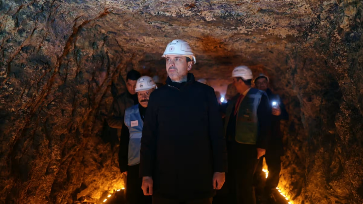 وزير الطاقة والموارد الطبيعية التركي يتفقد منجم بيليكوفا 