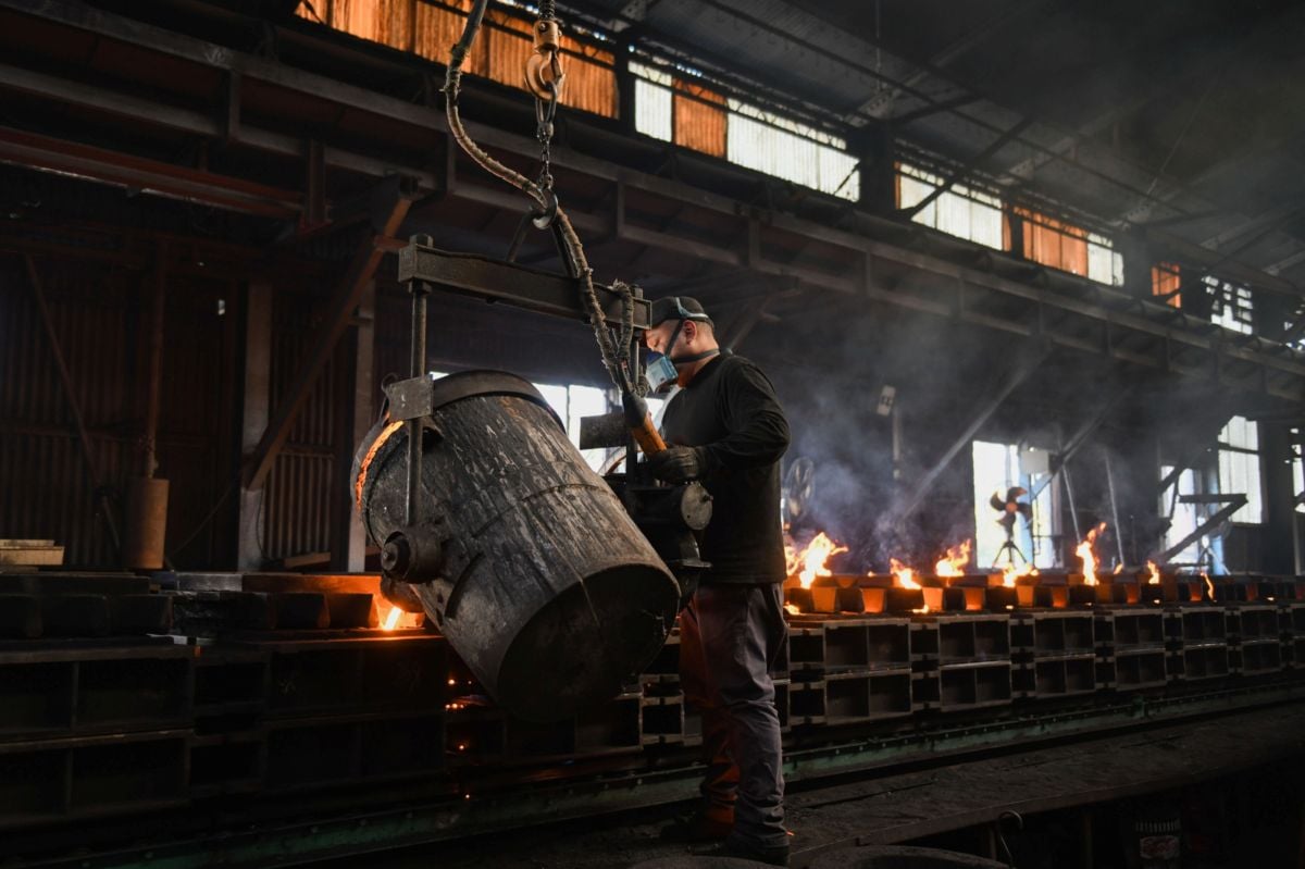 مصنع لإنتاج الصلب يسهم في خفض انبعاثات صناعة الصلب اليابانية