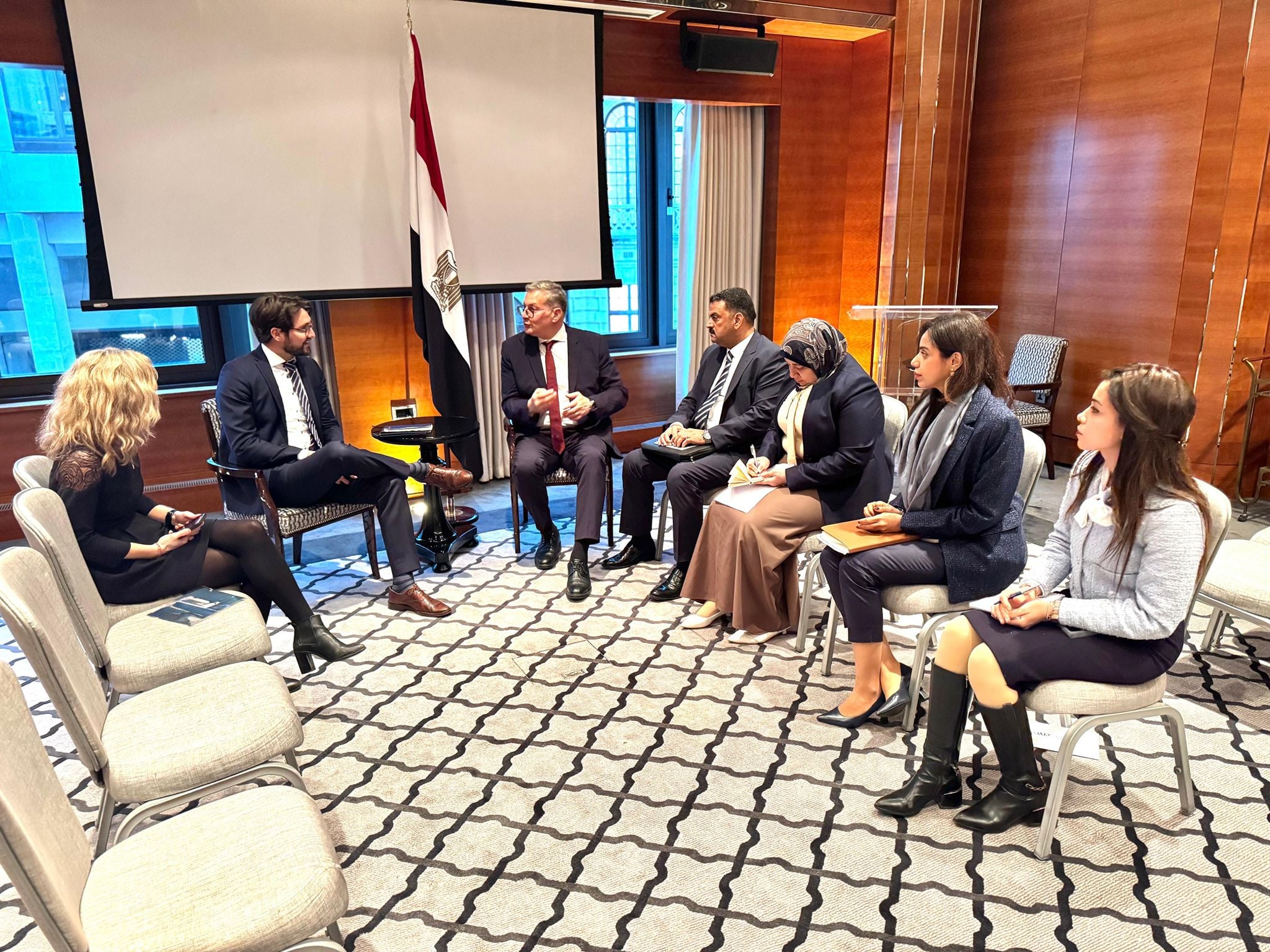 جانب من مباحثات وزير البترول مع شركات التعدين في لندن- الصورة من الوزارة