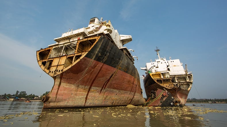 ناقلة متهالكة