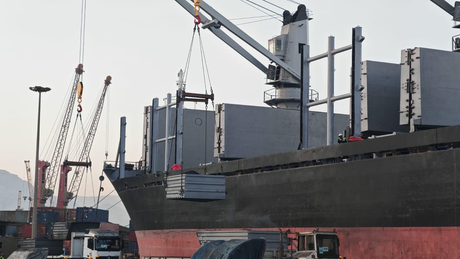 أول شحنة من فحم البترول المكلس