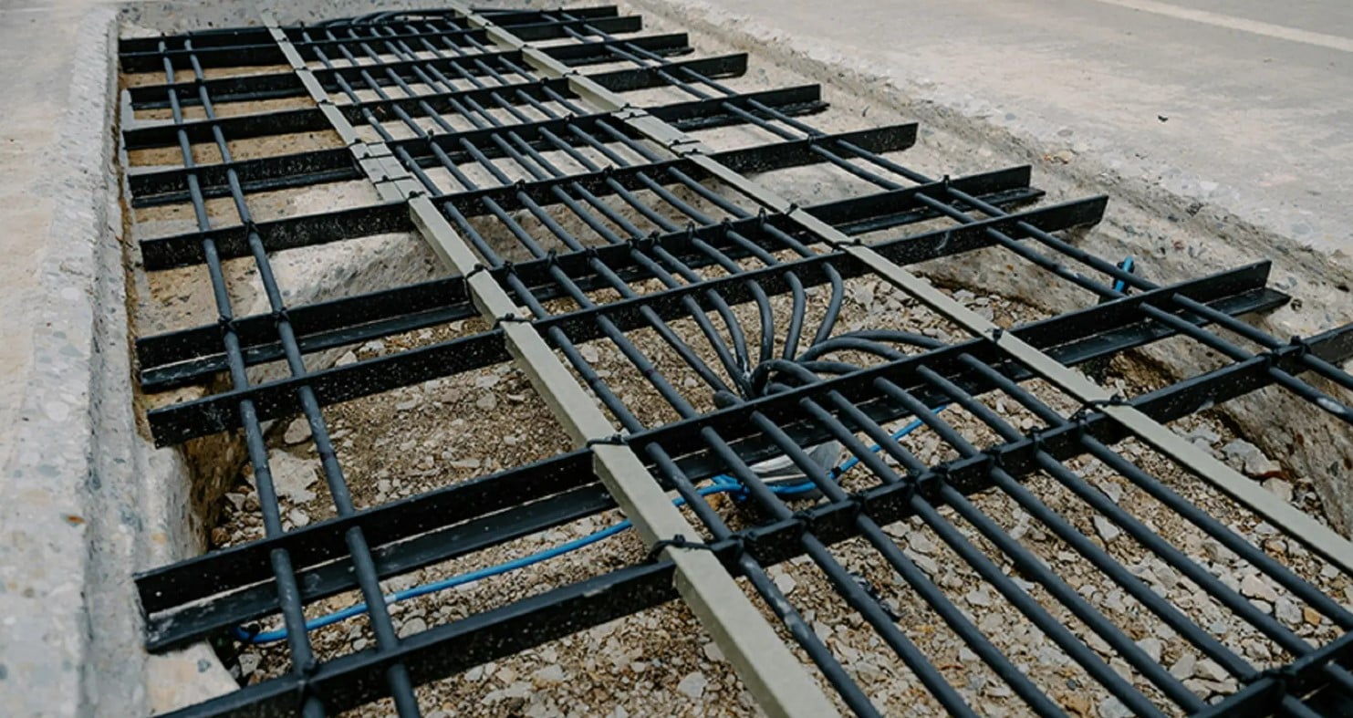 ملفات الإرسال المثبتة أسفل طرق الشاحنات