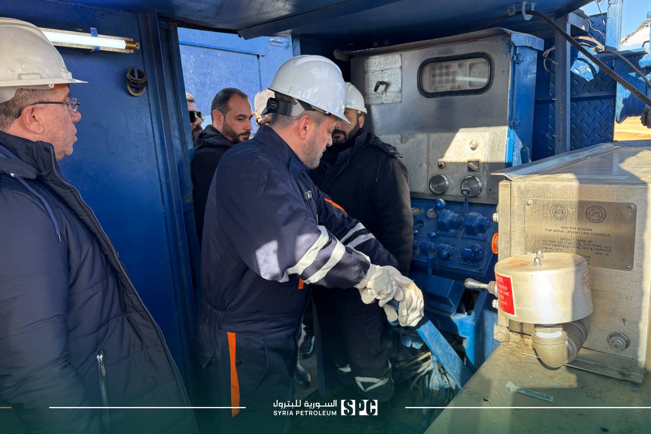 جانب من أعمال حفر البئر الاستكشافية