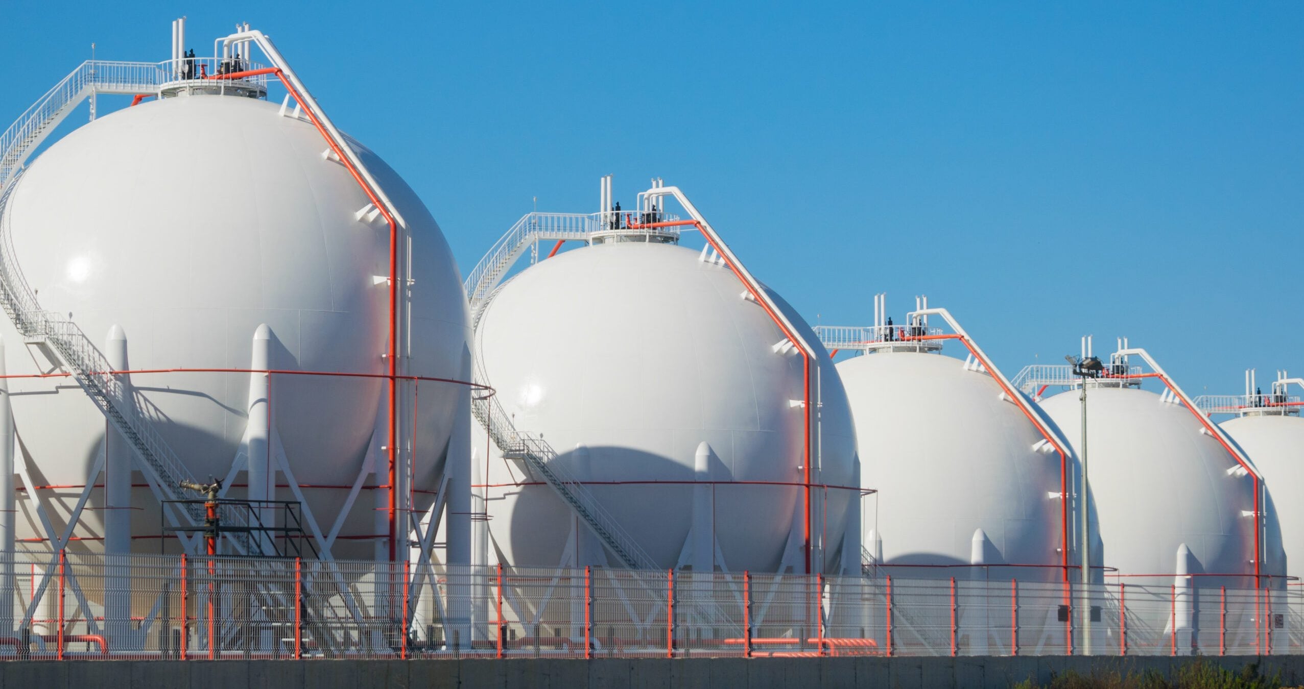 مستودعات لتخزين الغاز المسال