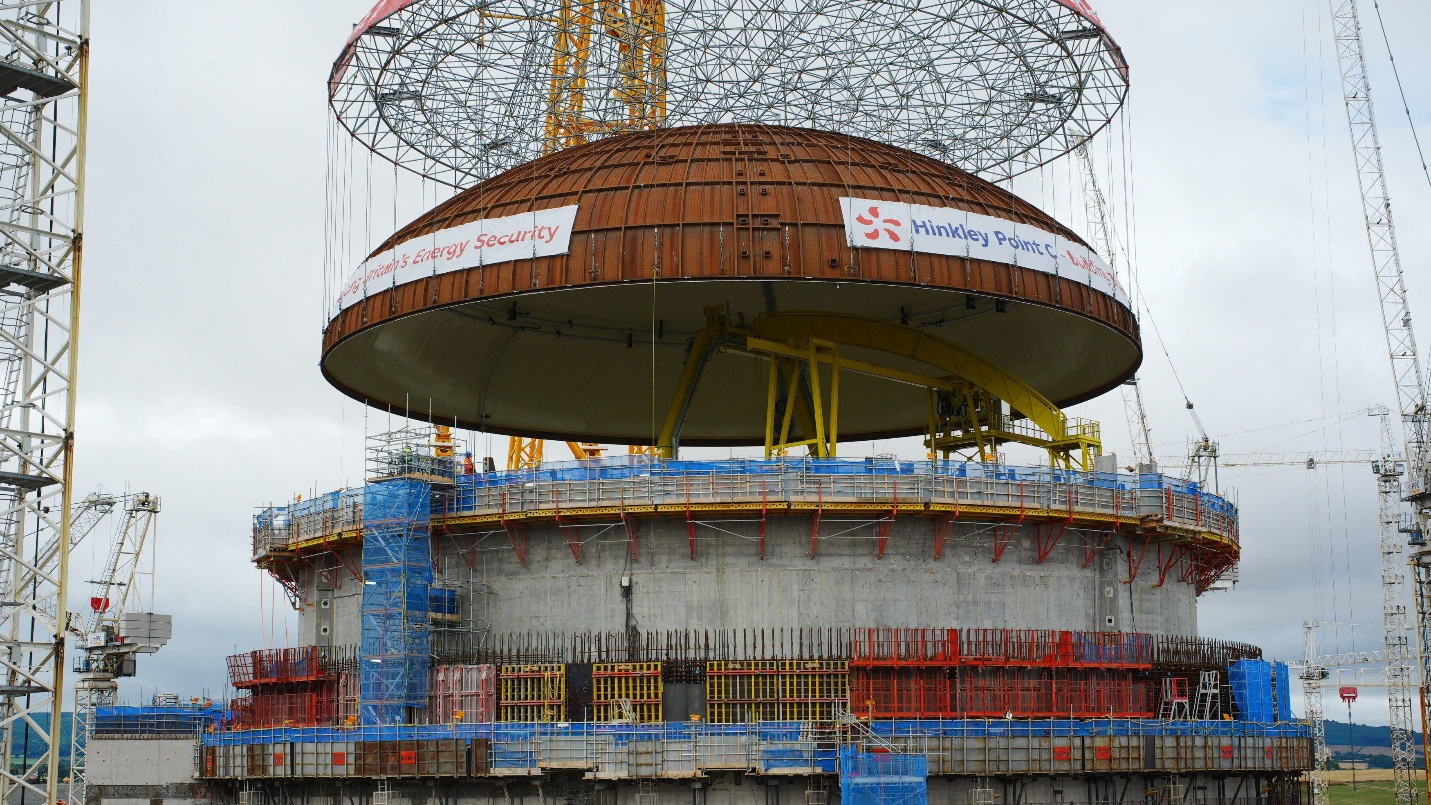 تنصيب القبة في محطة هينكلي بوينت سي للطاقة النووية ببريطانيا 
